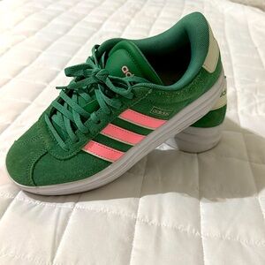 ADIDAS VL COURT SNEAKERS! Like NEW🩷💚